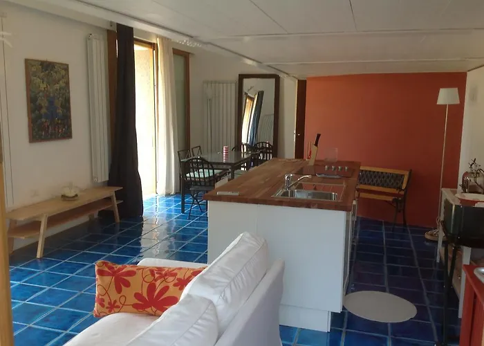 Nyaraló Li Schisani *