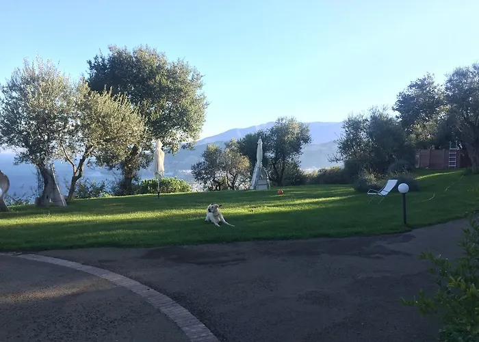 Nyaraló Li Schisani *